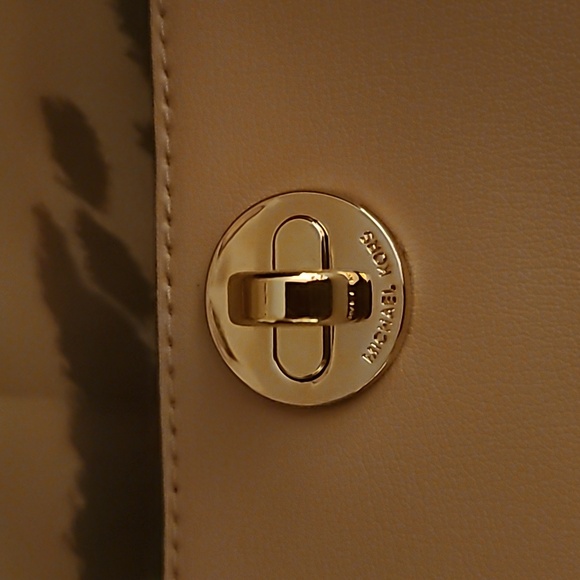 MICHAEL Kors Purse - Picture 13 of 17